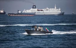 US Shoots Down Four Iranian Drones, Strikes Coastal Radar Sites Near Strait of Hormuz