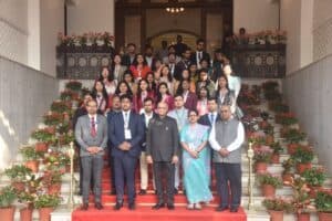 Bangladesh Youth Delegation Meets Maharashtra Governor