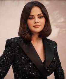 Selena Gomez Mentions Loneliness in Hollywood And Offers to Help Those Who Are Struggling