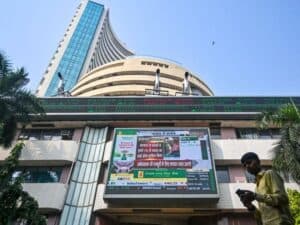 Sensex, Nifty 50 Slip from Day’s Highs as Banking, Auto Stocks Weigh on Markets