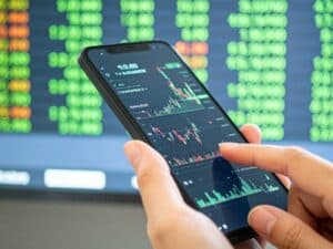Indian Benchmarks End Flat in Rangebound Trade; Auto Stocks and Broader Markets Outperform