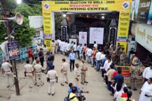 TMC, BJP Locked in Tight Contest in Bengal; BJP Ahead in Early Counting