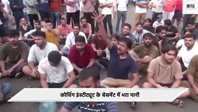 Crowd of students sitting in protest, in Delhi