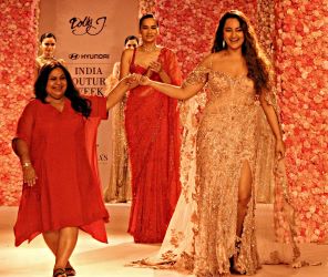 Sonakshi SInha Walks the ramp at a fashion show