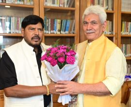 Ramdas Athawale and Manoj Sinha with a bouquet of flowers