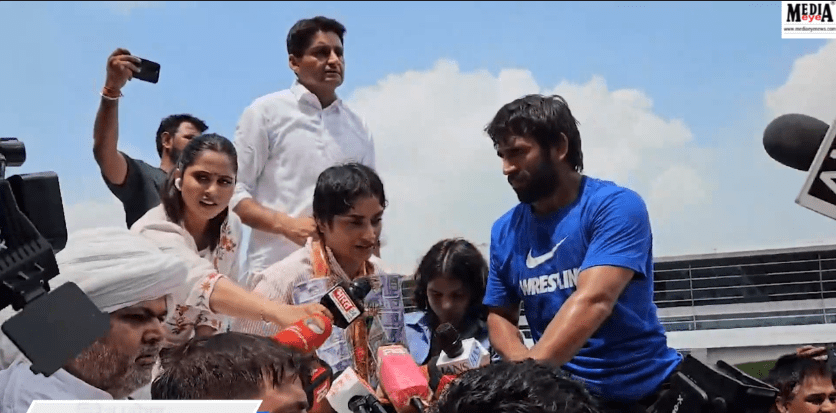 Wrestler Vinesh Phogat Warmly Welcomed in Delhi