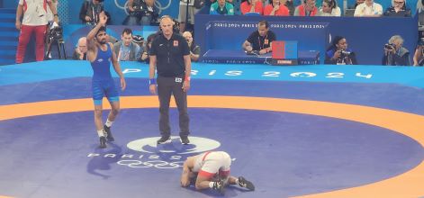 aman sehrawat in the wrestling rink at paris Olympics