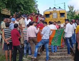 West Bengal Bandh on 28 March 2024. Protesters blocking railways. On tarcks