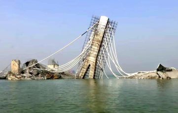 Sultanganj-Aguwani Ghat bridge in Bihar falls into Ganga