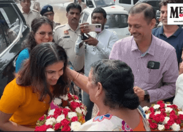 Olympic Bronze Medalist Manu Bhakar Reaches Hometown Jhajjar; Appeared Shy at the Mention of Marriage