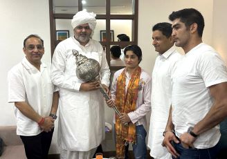 Palam 360 Khap chief Choudhary Surender Solanki, Congress MP Deependra Hooda and others greet Wrestler Vinesh Phogat