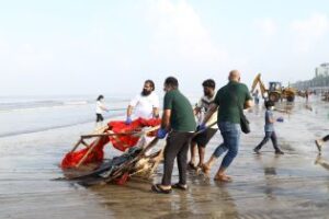 Ganpati Visarjan, idol immersion, mumbai, juhu beach, cleanliness drive