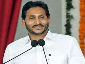 jagan Mohan Reddy, Tirupati, Andhra Pradesh, Laddu