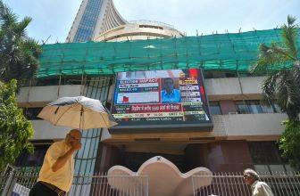 Mumbai: People walk past a screen showing stock market goes down outside BSE building at Dalal Street after the counting of votes for Lok Sabha polls, in Mumbai on Tuesday, June 4, 2024. (Photo: Nitin Lawate/IANS)