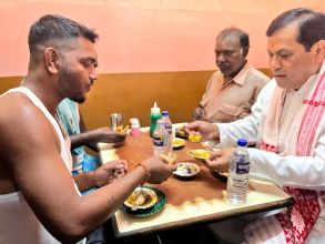 Sarbanand Sonowal, Union Minister, Dibrugarh, Assam, Labourers, Breakfast